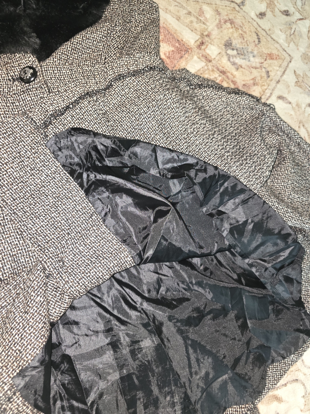 Vintage-Inspired Wool Swing Coat with Black Faux Fur Collar - Picture 6 of 9